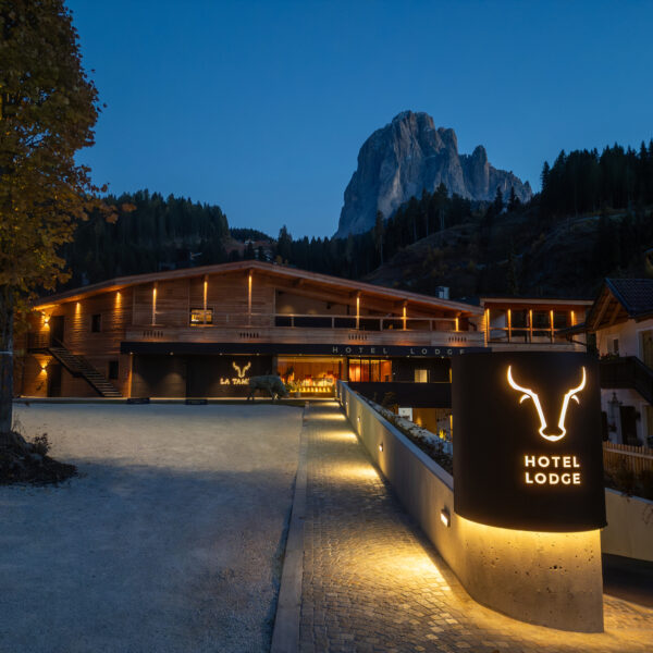 La Tambra Hotel Lodge Night