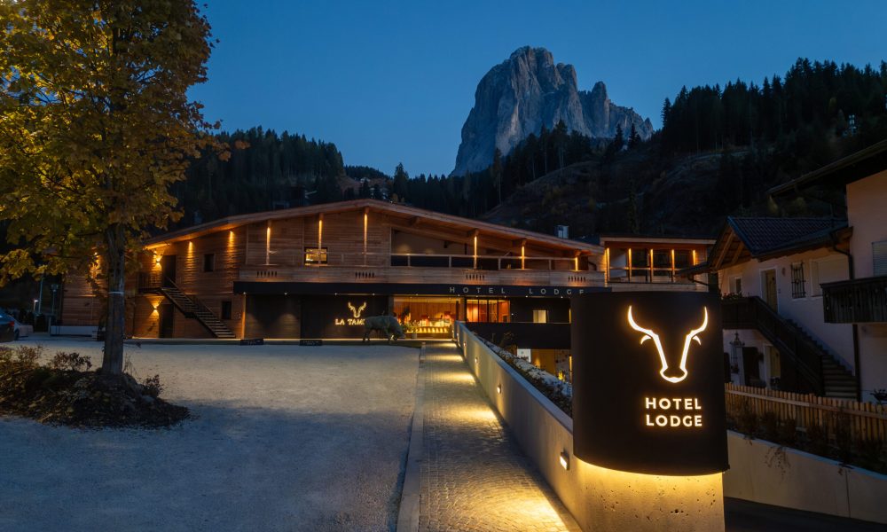 La Tambra Hotel Lodge Night